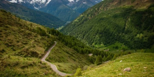 Les avantages de faire construire un chalet en montagne dans les Alpes