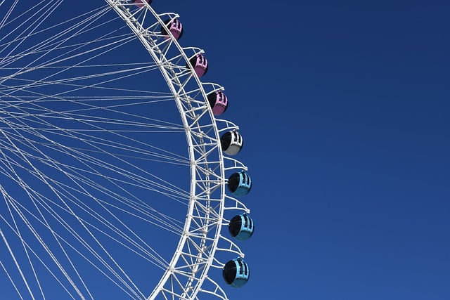 Roue d'un parc attractions