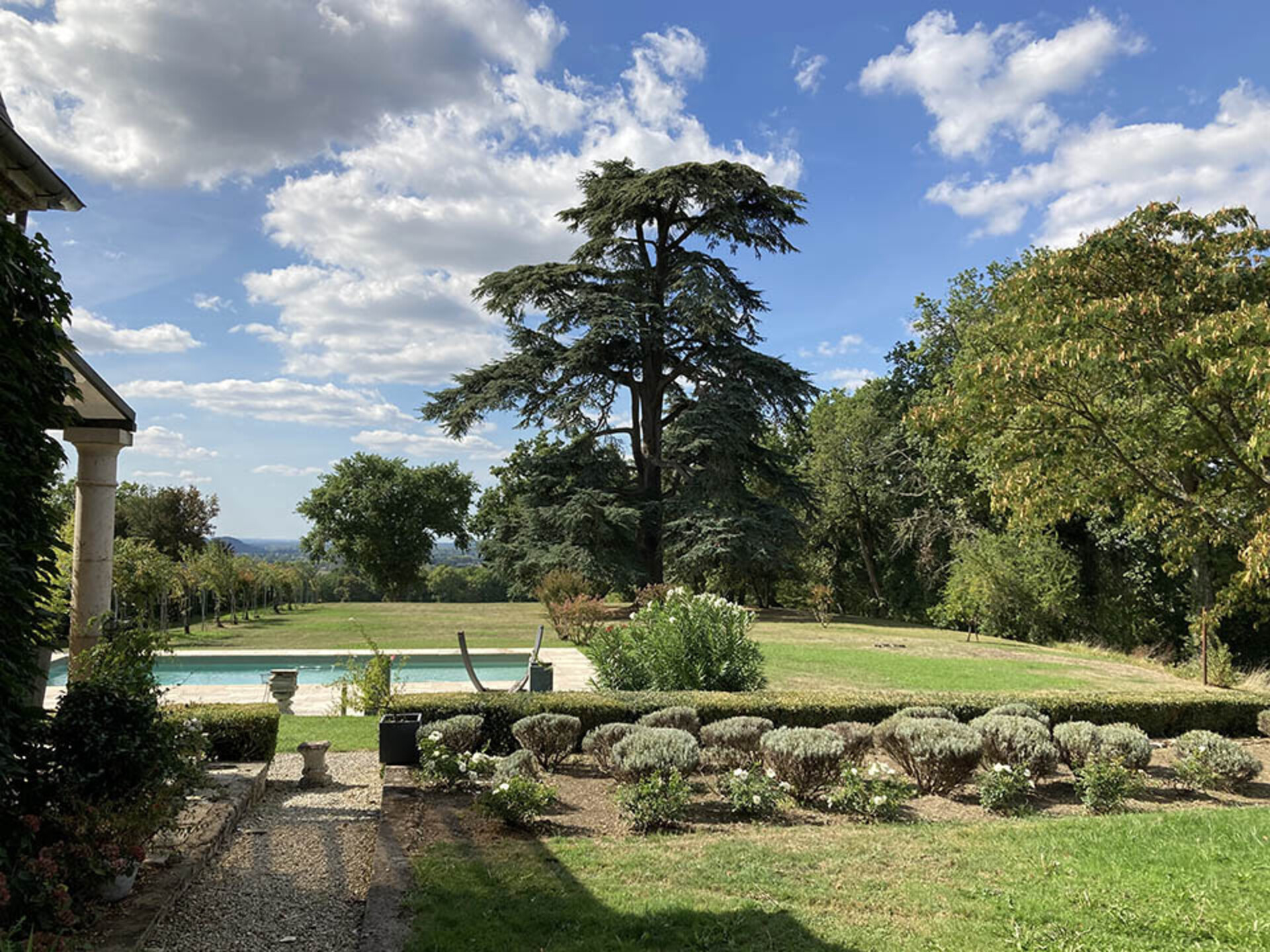 Photos 3 - Prestige - Château du XVIIo avec vignobles, gites & écuries sur 115Hect