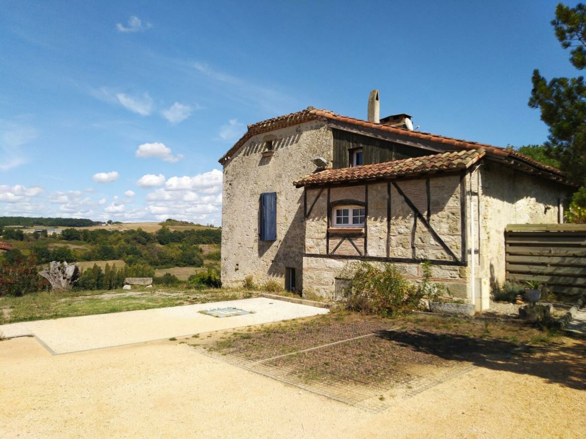 Photos 2 - Prestigious - Maison en pierre, calme et jolie vue