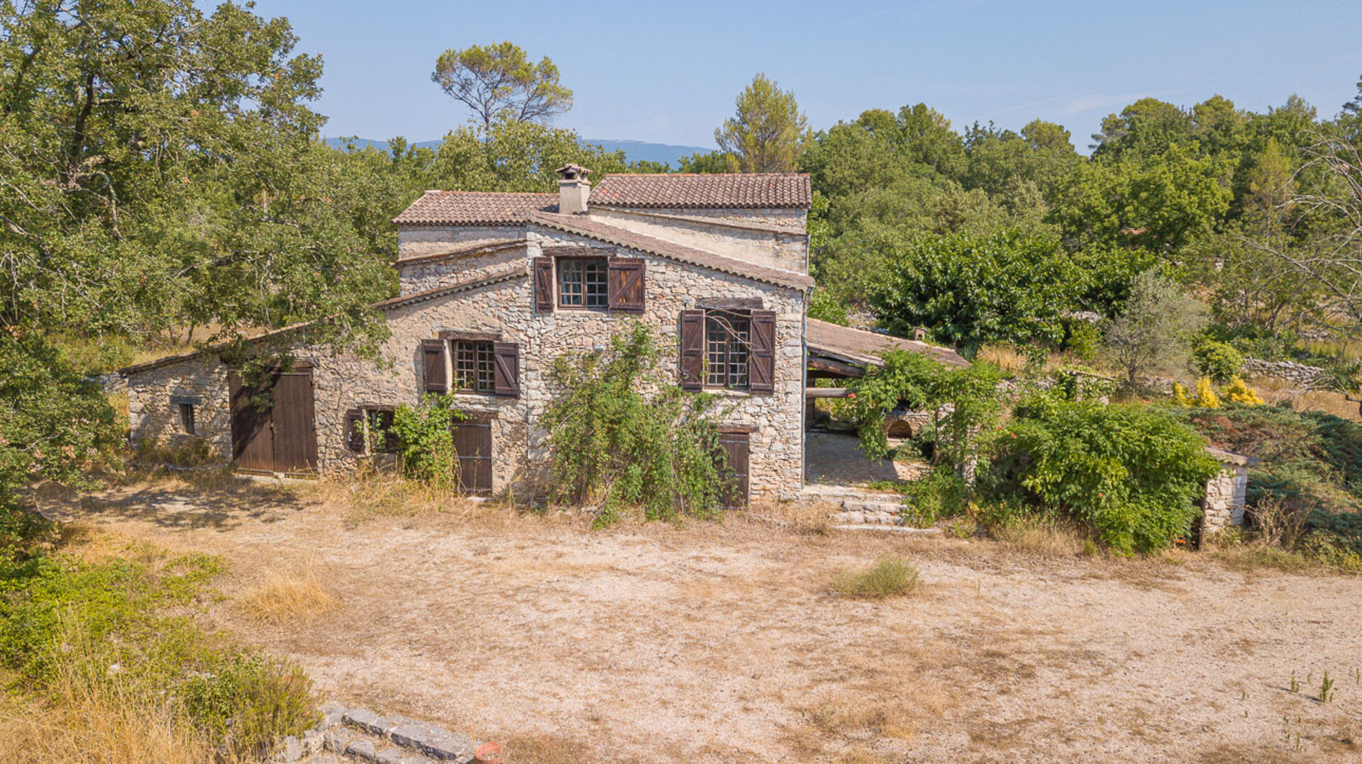 Photos 10 - Tourist - Old Stone Mas to Renovate, 3,7 Hectares. Building permit for