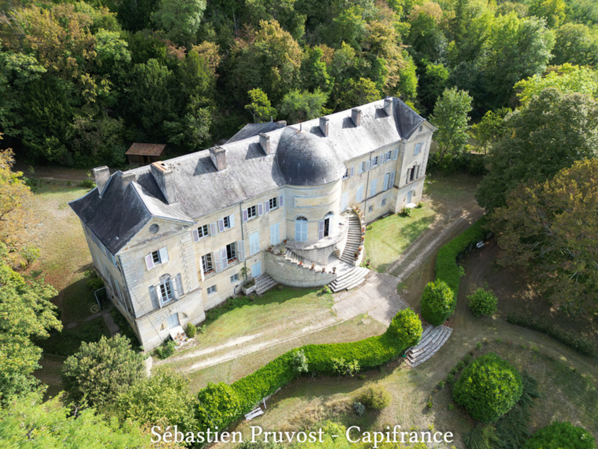 Photos 1 - Prestigious - Dpt Dordogne (24), for sale near PERIGUEUX-Château, caretaker's house, swimming pool 10x18m, 20P, 8