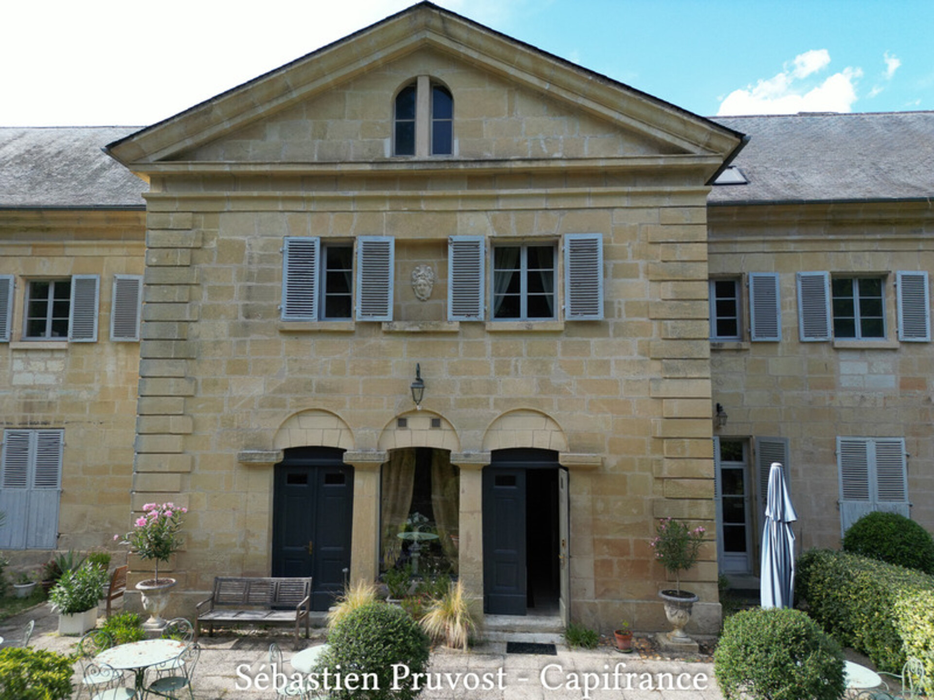 Photos 3 - Prestigious - Dpt Dordogne (24), for sale near PERIGUEUX-Château, caretaker's house, swimming pool 10x18m, 20P, 8