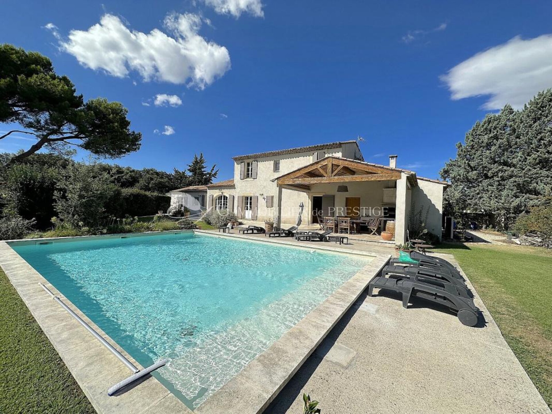 Photos 1 - Prestigious - Saint-Didier villa for sale with swimming pool