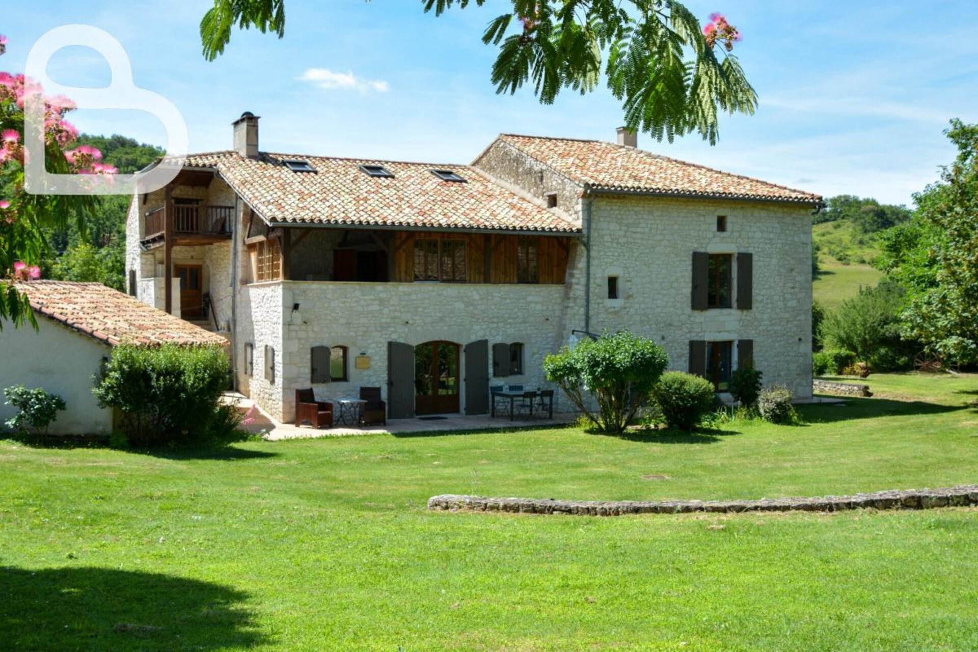 Photos 1 - Touristique - Maison de campagne en pierre avec deux gîtes, deux B&B, pisc