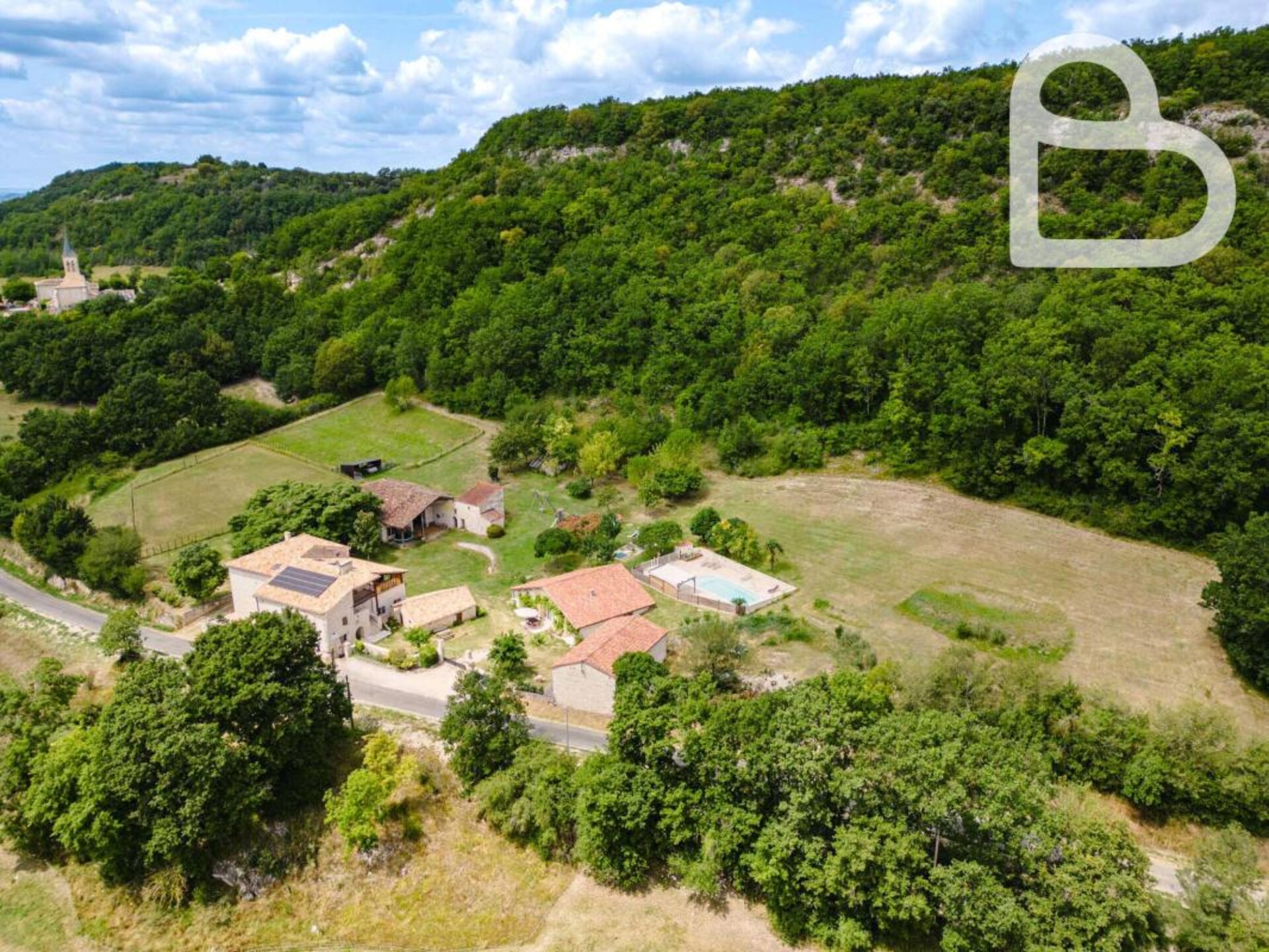 Photos 5 - Touristique - Maison de campagne en pierre avec deux gîtes, deux B&B, pisc