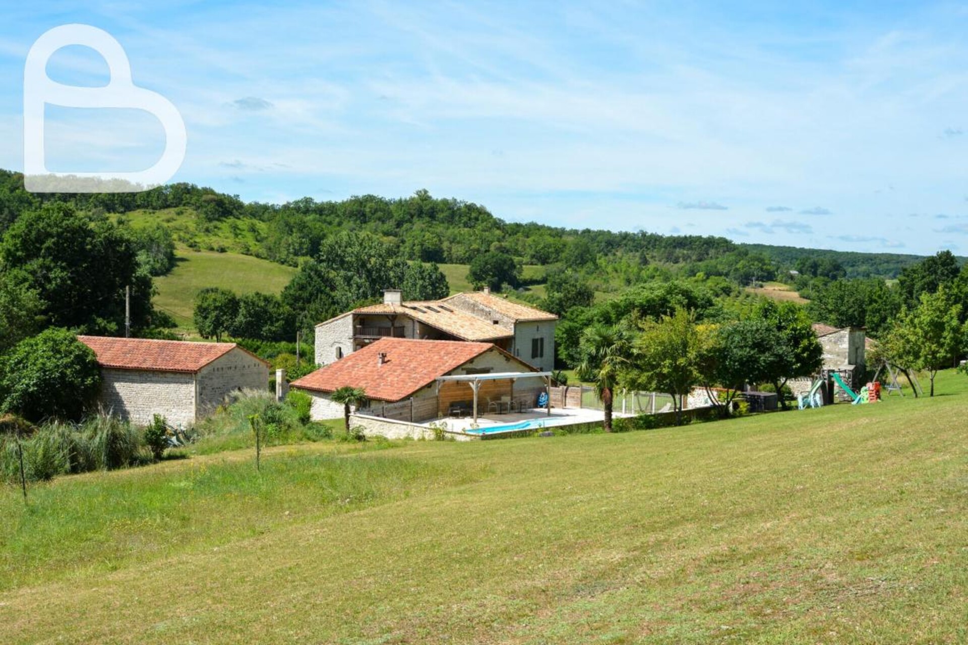 Photos 6 - Touristique - Maison de campagne en pierre avec deux gîtes, deux B&B, pisc