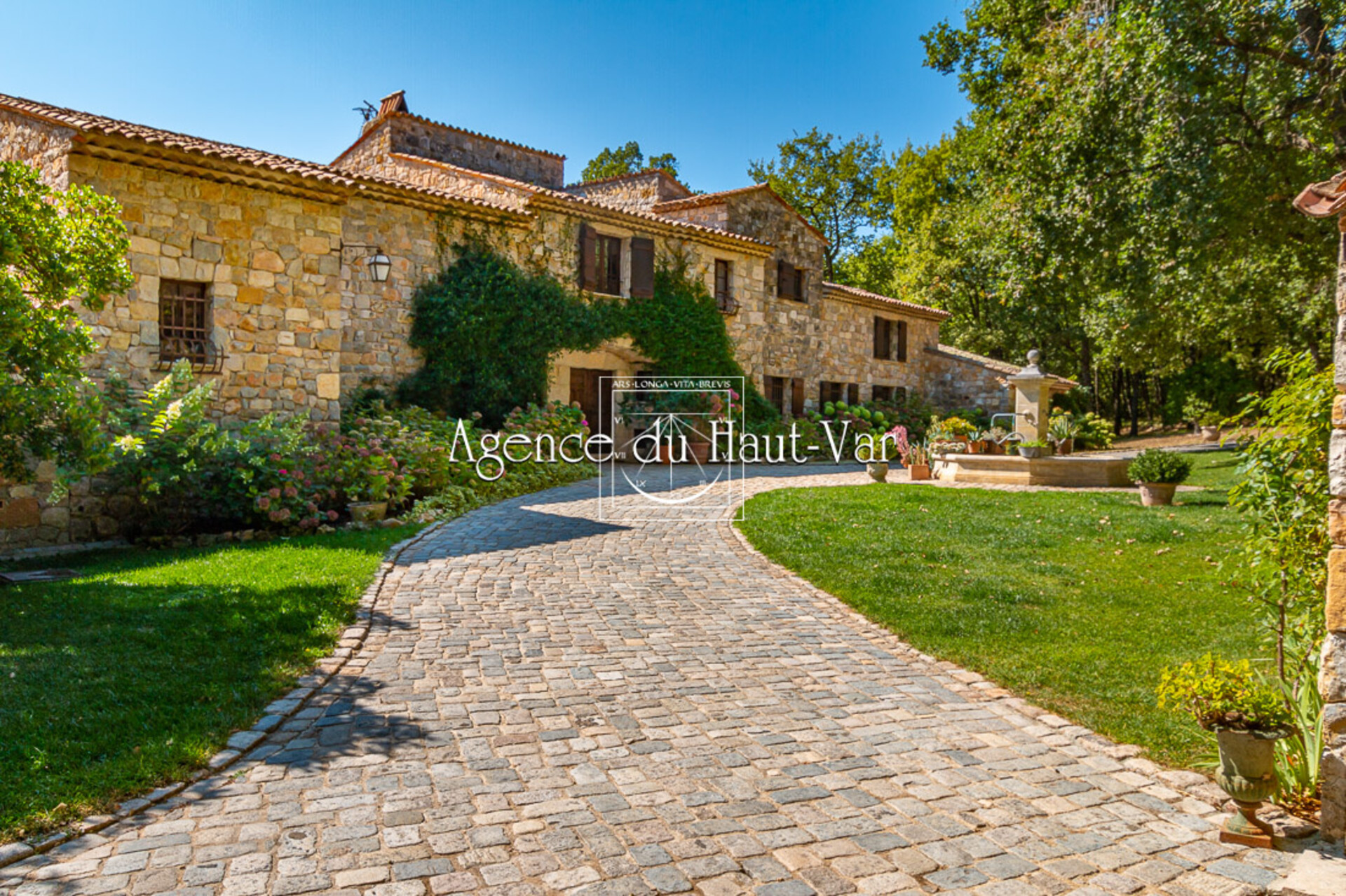 Photos 7 - Prestigious - Stone Bastide, 25 Hectares