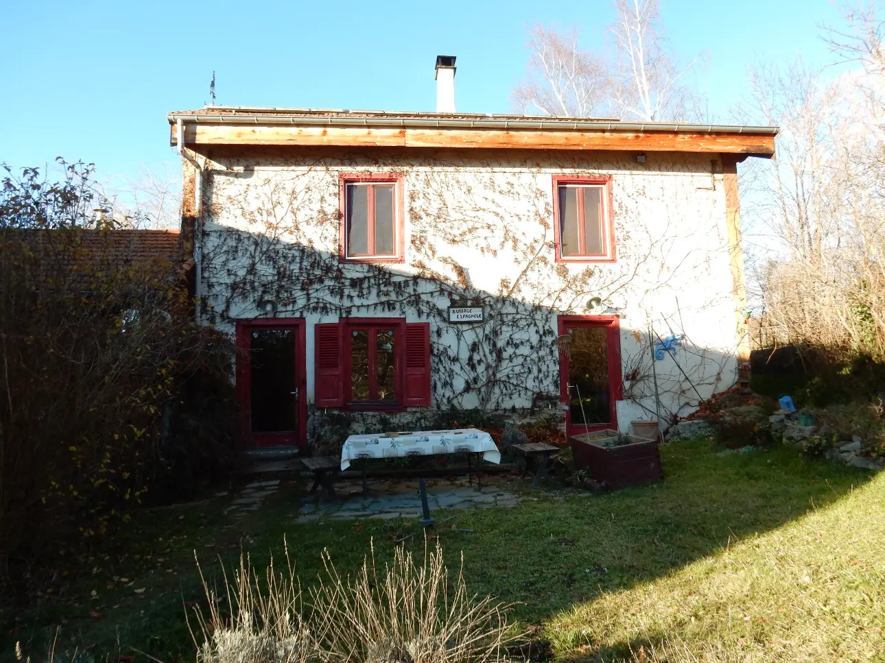 Photos 2 - Touristique - propriété avec deux habitations  sur 4,7 hectares de terrain dans la LOIRE