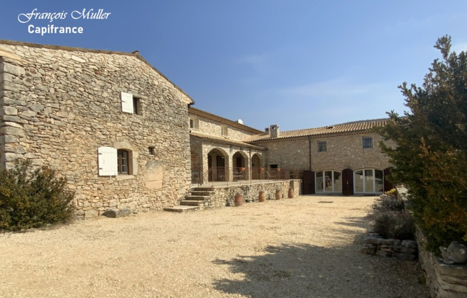 Photos 5 - Prestige - Propriété Gîtes et chambres d'hôtes 20 hA - 550 m2 à Banon