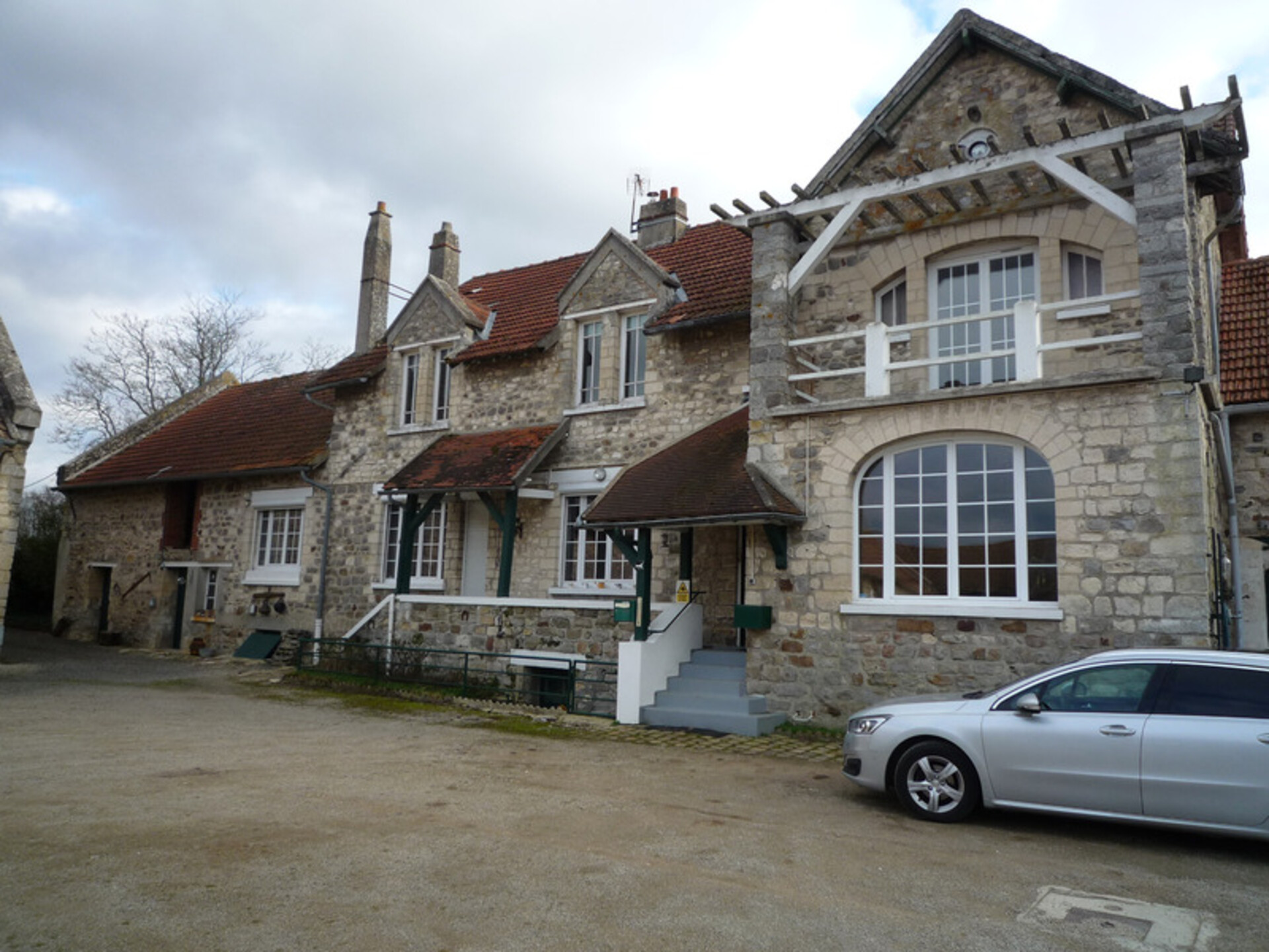 Photos 2 - Touristique - Dpt Aisne (02), CHATEAU THIERRY proche magnifique corps de ferme maison de 267 m2, bâtiments 2800 m2, terrain clos 13142 m2