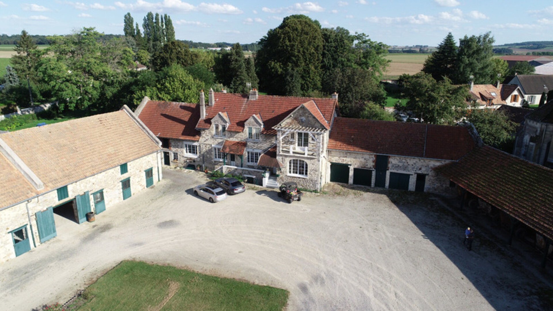 Photos 8 - Touristique - Dpt Aisne (02), CHATEAU THIERRY proche magnifique corps de ferme maison de 267 m2, bâtiments 2800 m2, terrain clos 13142 m2