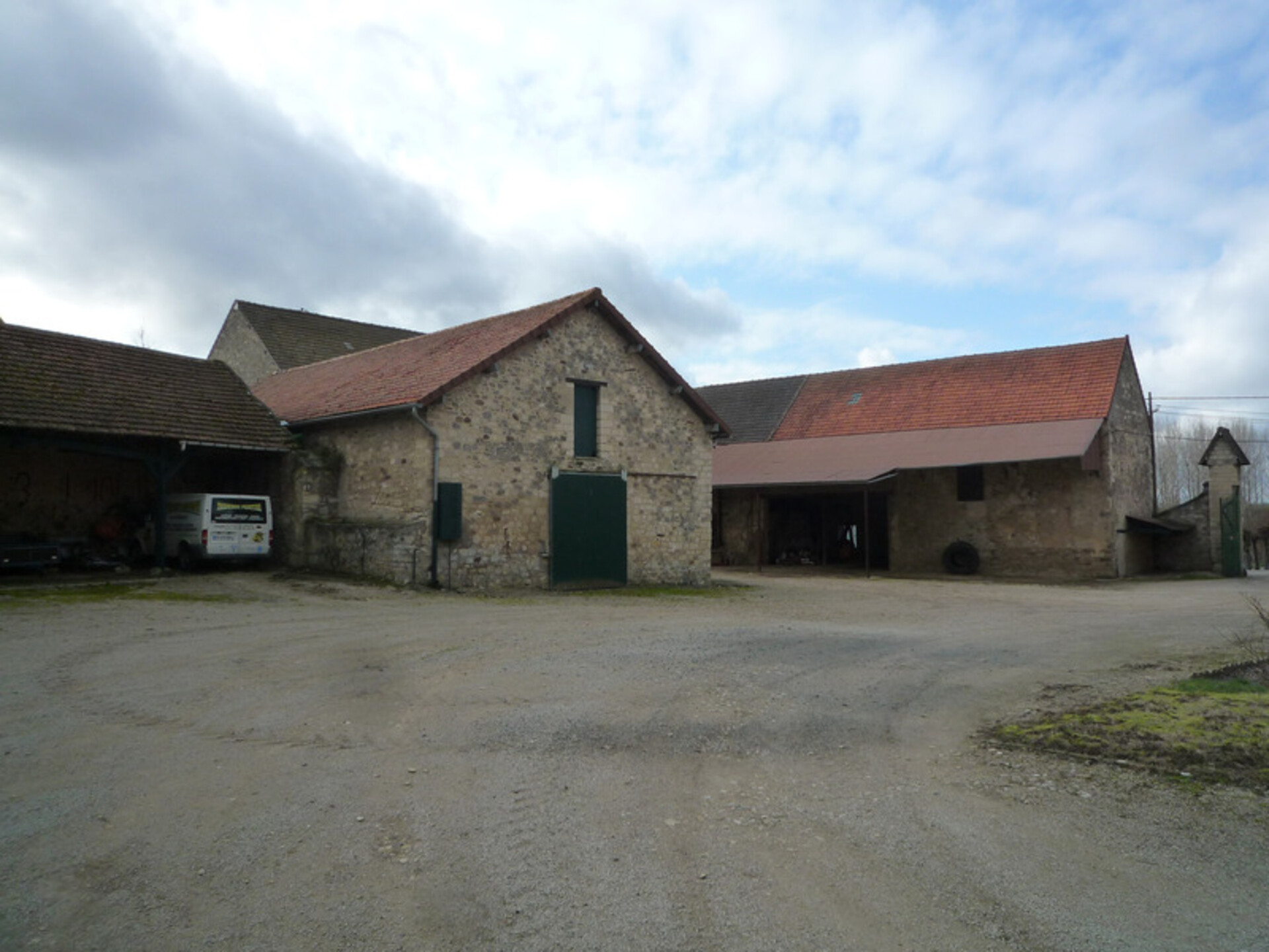 Photos 14 - Touristique - Dpt Aisne (02), CHATEAU THIERRY proche magnifique corps de ferme maison de 267 m2, bâtiments 2800 m2, terrain clos 13142 m2