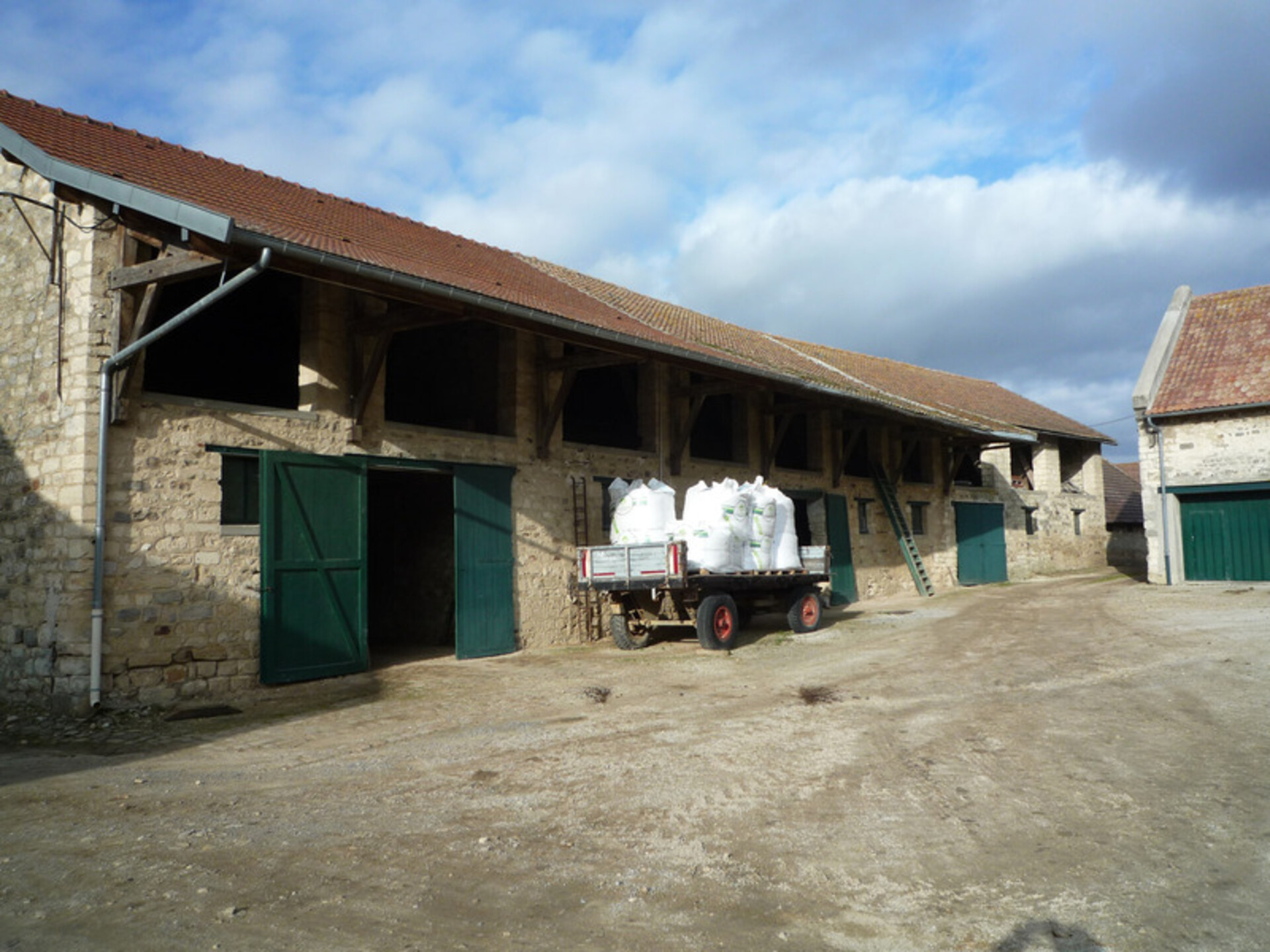 Photos 15 - Touristique - Dpt Aisne (02), CHATEAU THIERRY proche magnifique corps de ferme maison de 267 m2, bâtiments 2800 m2, terrain clos 13142 m2