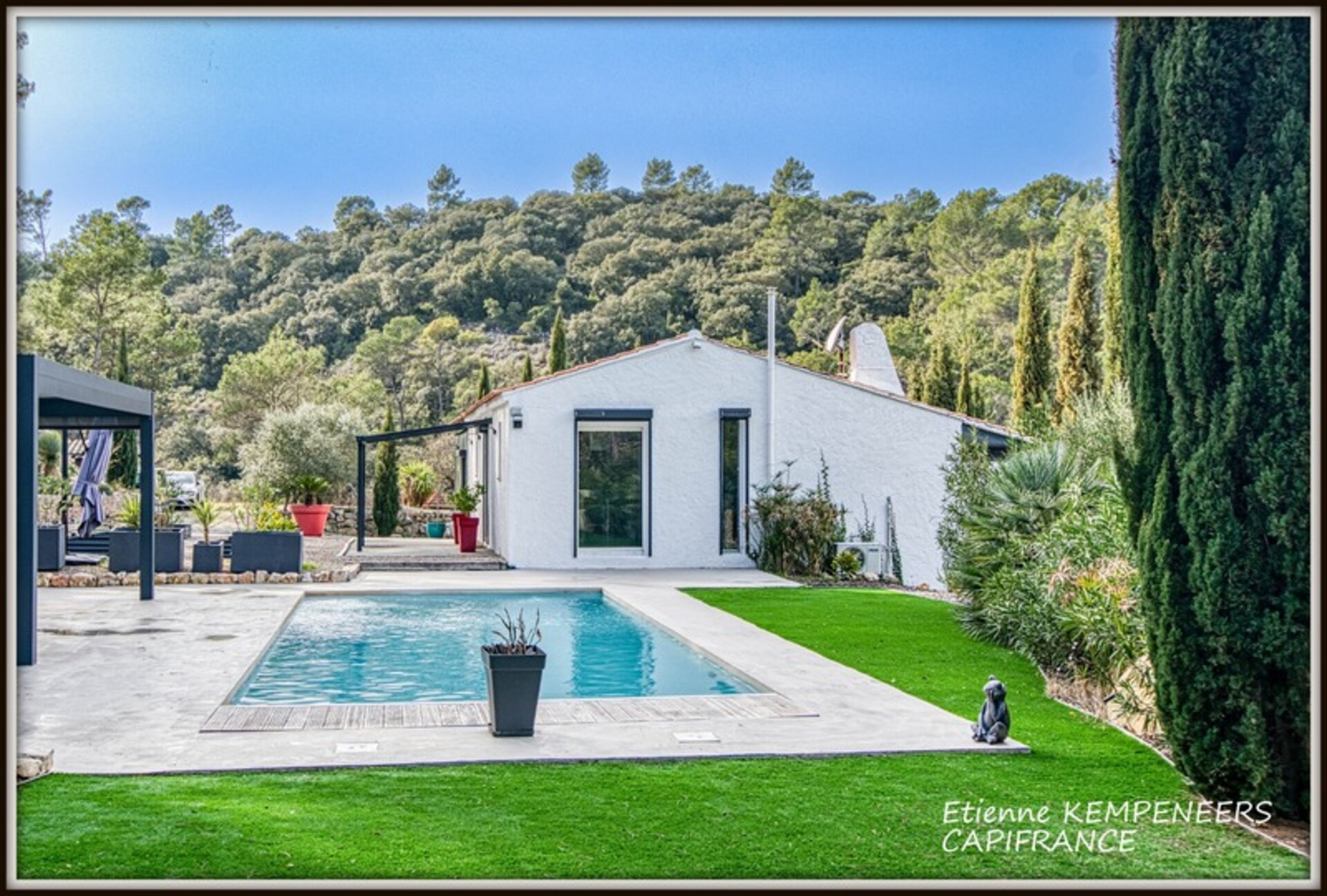 Photos 1 - Prestigious - VIDAUBAN property of 207 m2 with a villa, an independent T3 apartment and a swimming pool on wooded