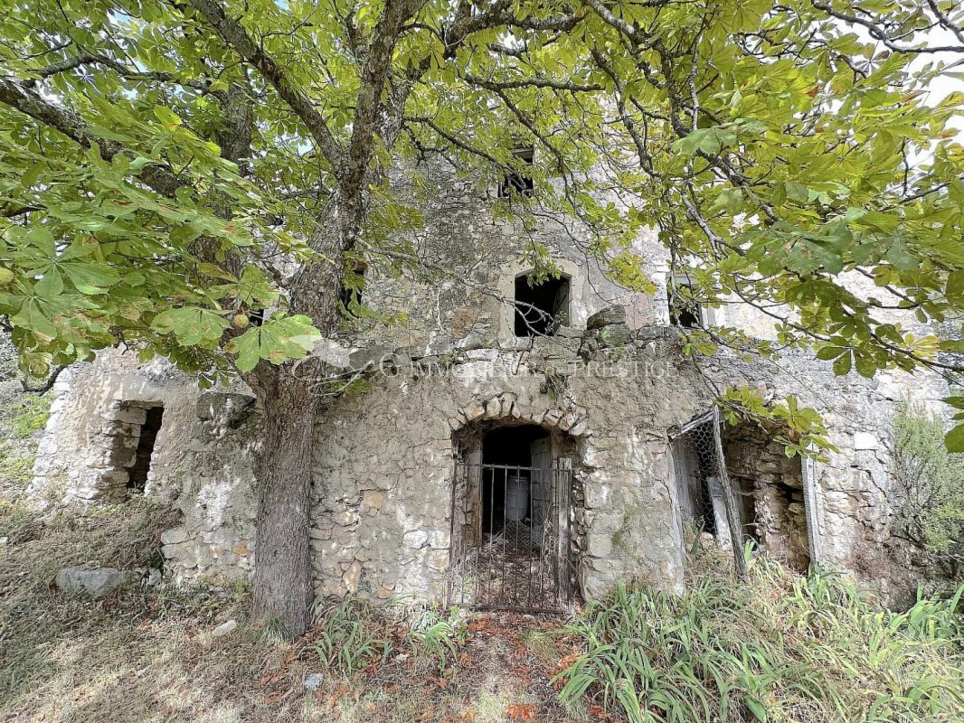 Photos 3 - Tourist - In Monieux, A farmhouse to restore