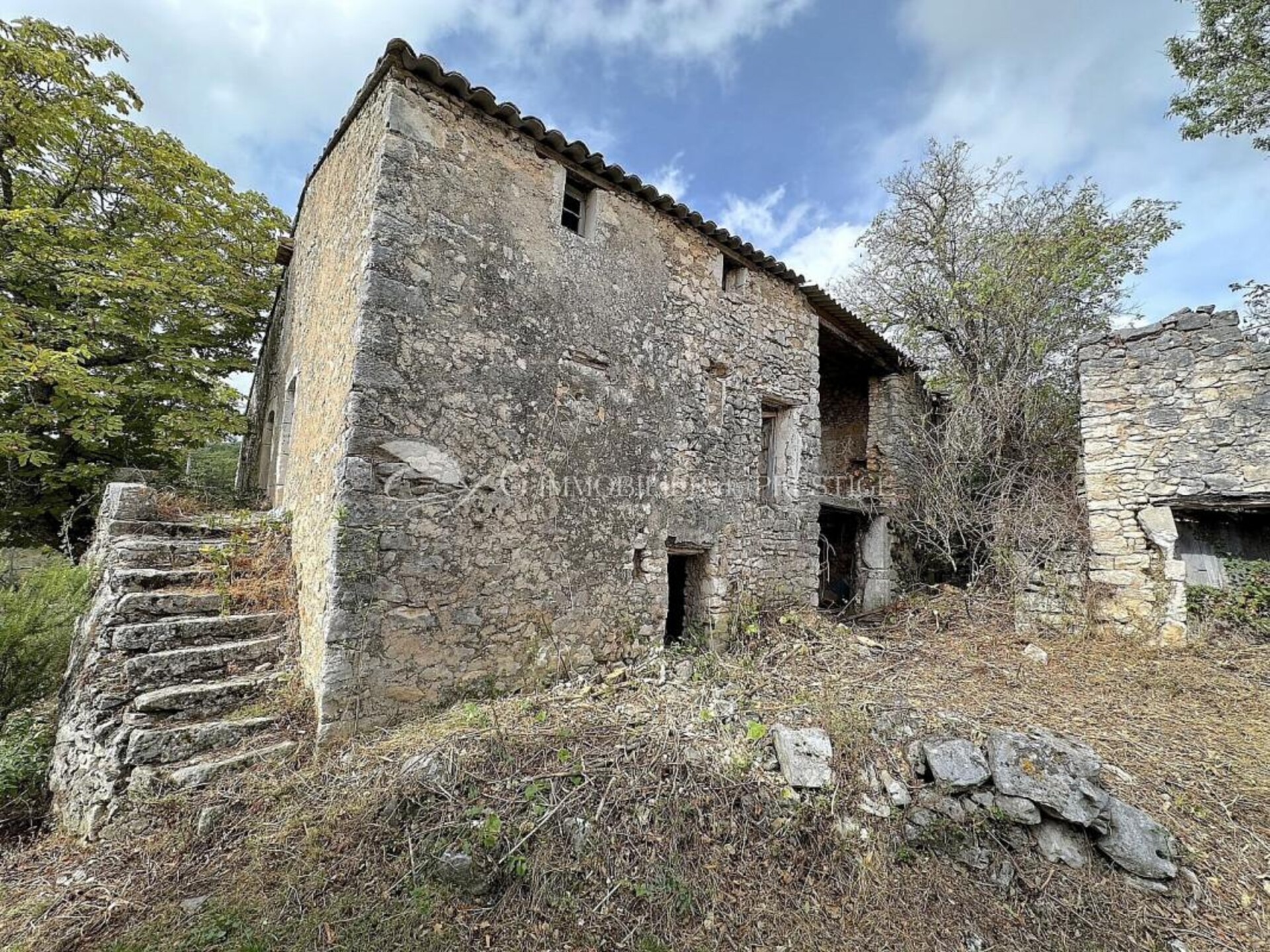 Photos 4 - Tourist - In Monieux, A farmhouse to restore