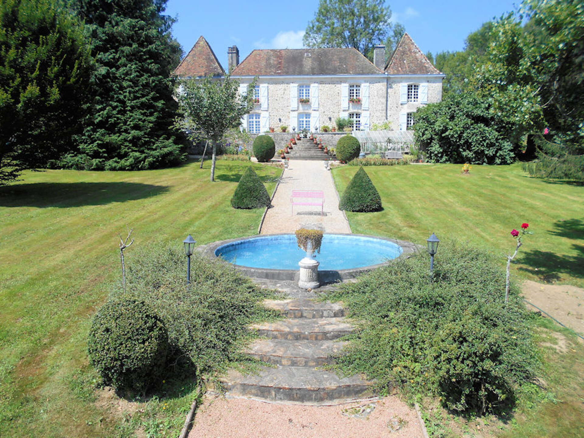 Photos 2 - Prestige - Petit château sur jardin arboré de 7771m2