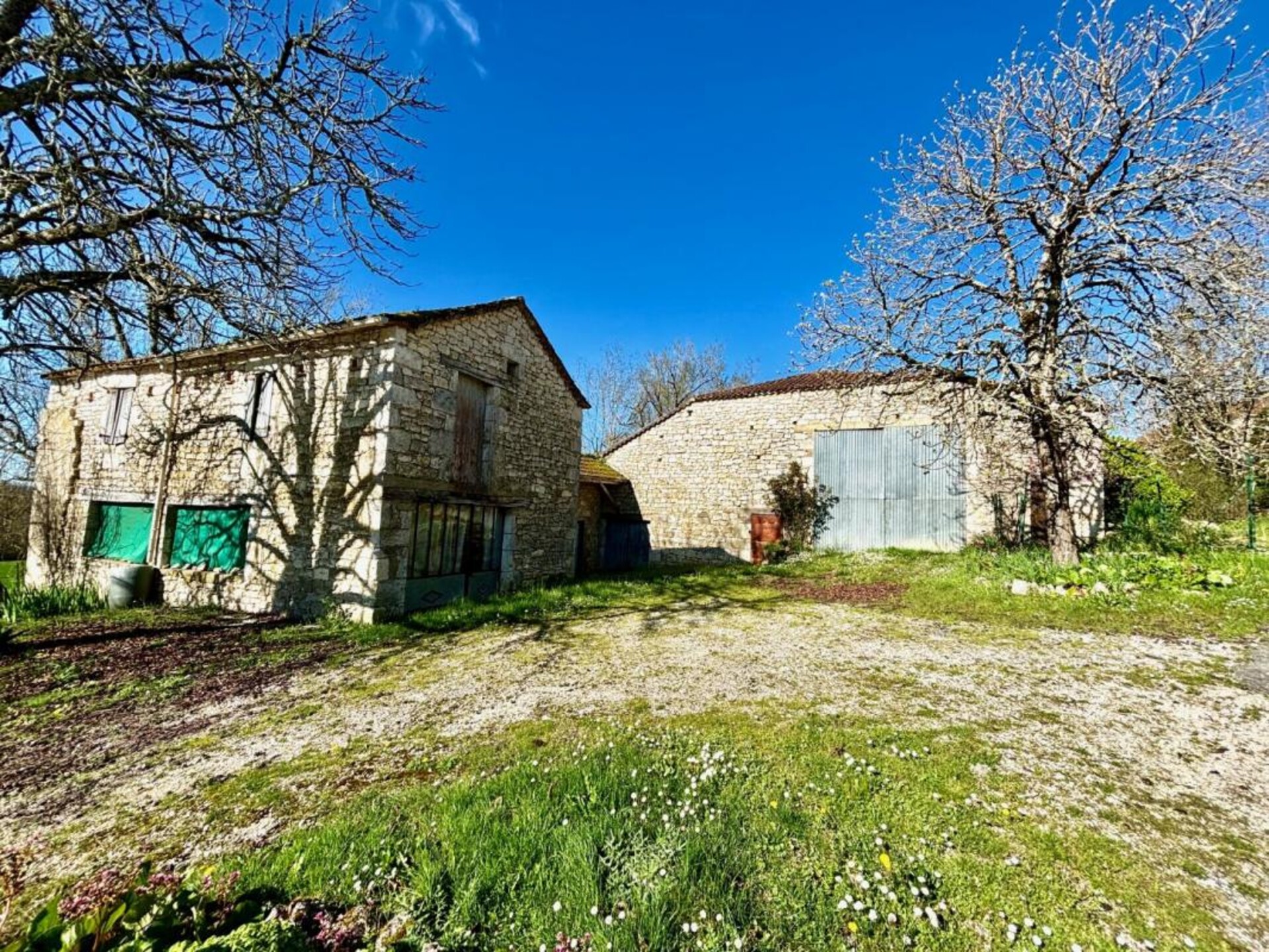 Photos 3 - Tourist - Farm with outbuildings