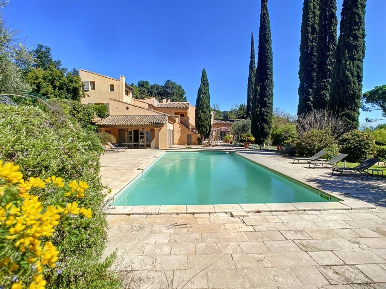 Photos 2 - Prestige - UN AIR DE TOSCANE SUR LES COLLINES DE VILLENEUVE LÈS AVIGNON