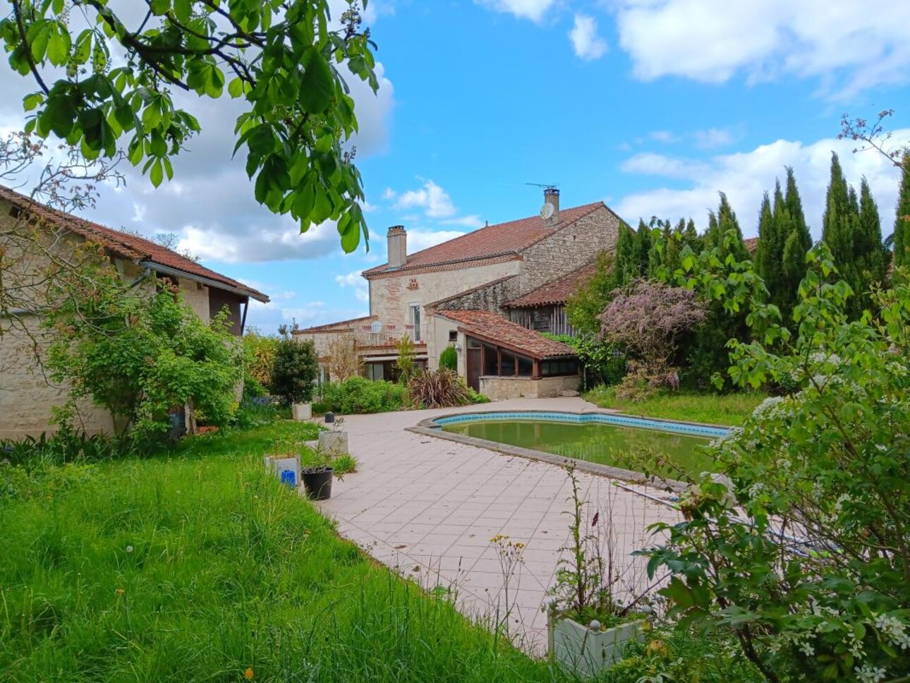 Photos 1 - Prestigious - Belle et spacieuse maison en pierres avec piscine et dépendances