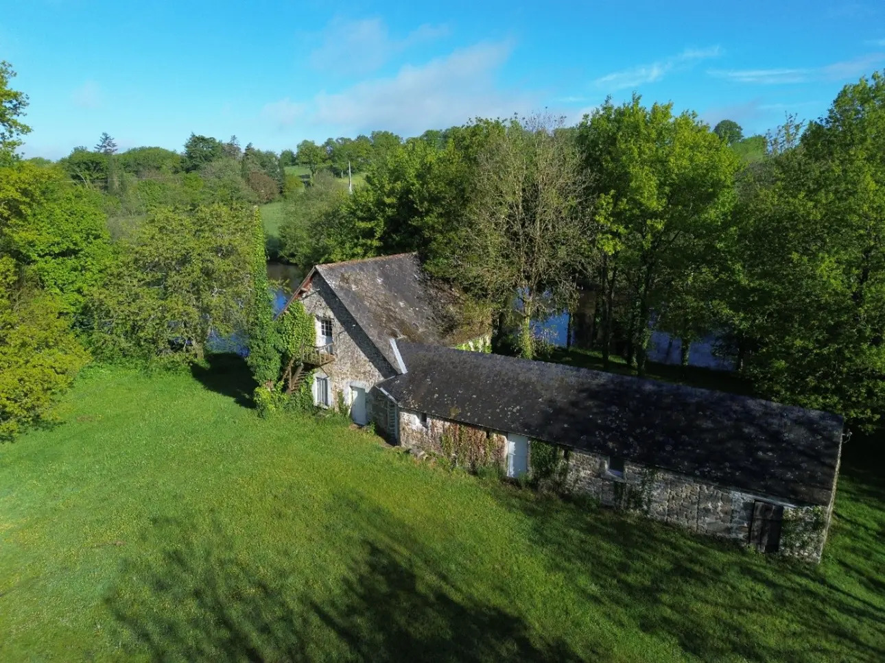 Photos 3 - Tourist - Maison à rénover avec son étang sur près de 5ha