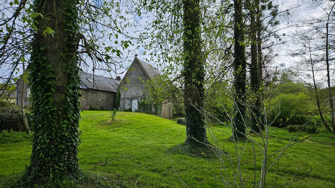 Photos 12 - Touristique - Maison à rénover avec son étang sur près de 5ha