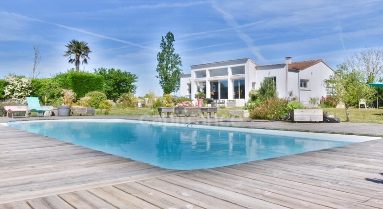 Photos 2 - Prestigious - ECHILLAIS (Charente Maritime), Propriété de 6 pièces de 278 m² avec piscine et garage - Terrain de 4 881,00 m²