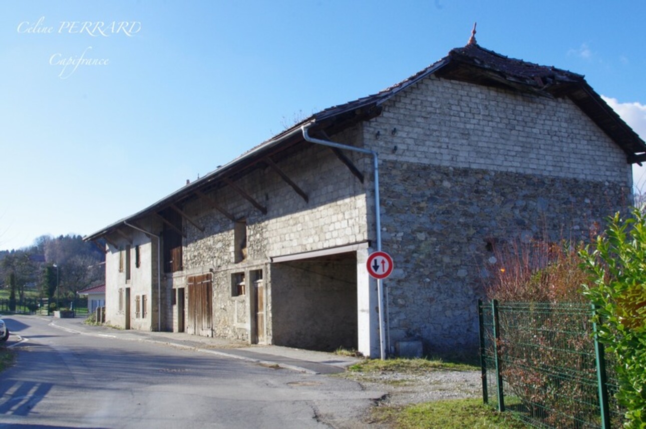 Photos 1 - Touristique - Dpt 74, à vendre corps de ferme avec terrain, au calme avec vue lac