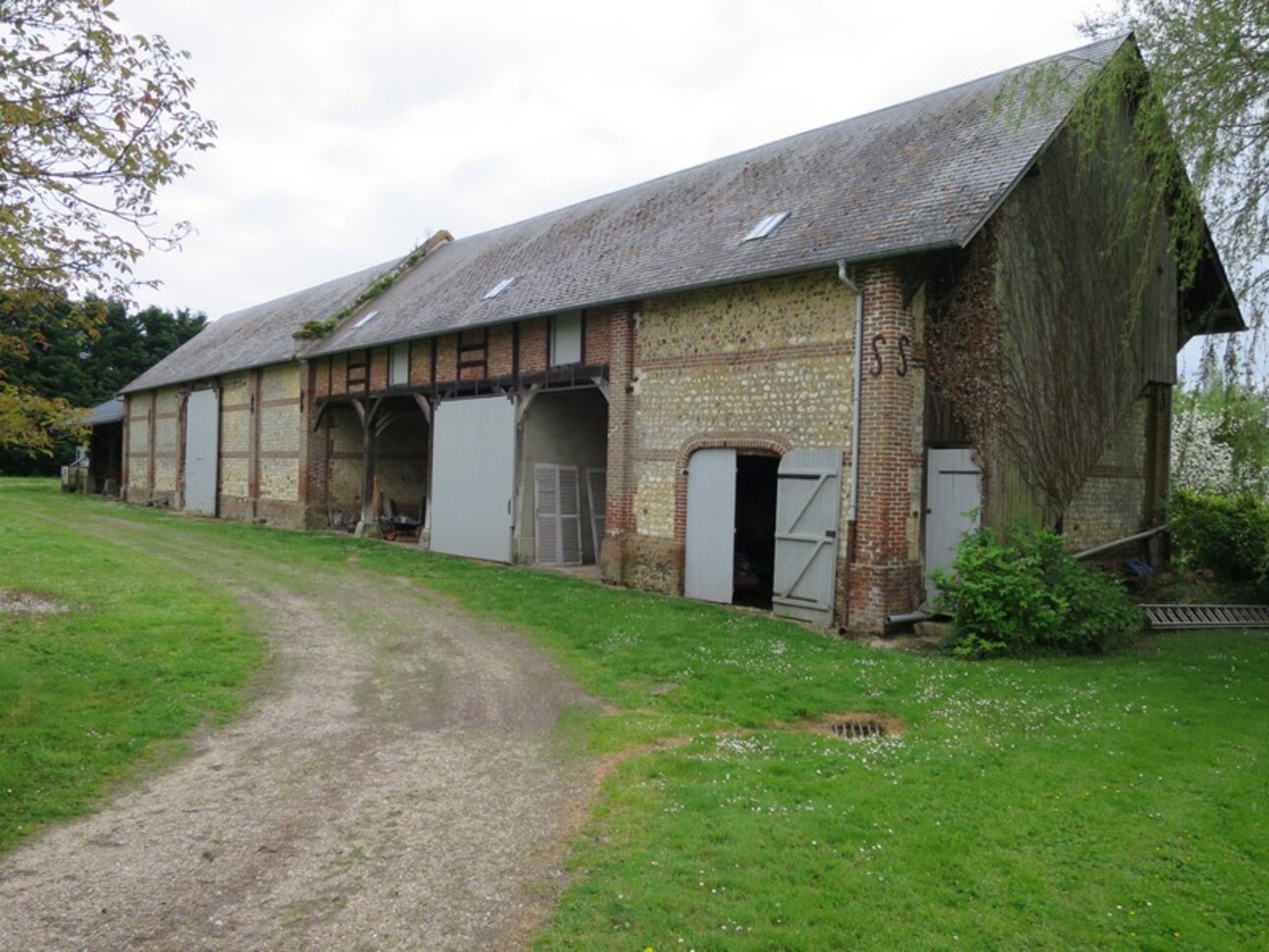 Photos 9 - Équestre - Dpt Eure (27), à vendre proche de LYONS LA FORET, corps de ferme, maison P8 de 269 m² - terrain 1ha50