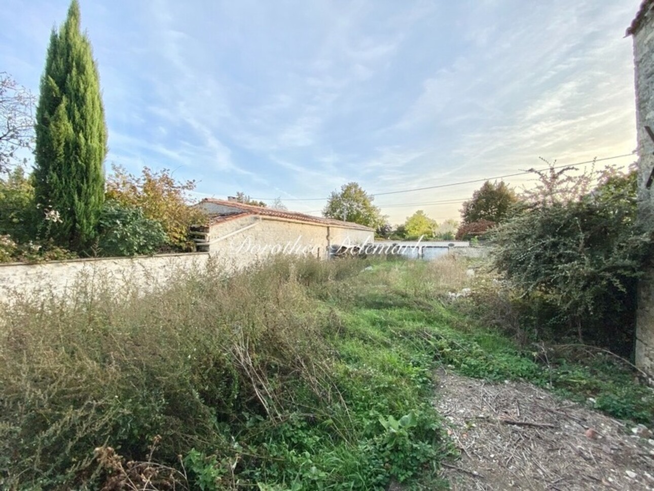 Photos 3 - Touristique - Dpt Charente Maritime (17), à vendre VILLENEUVE LA COMTESSE Grange 80 m² - Terrain de 400,00 m²