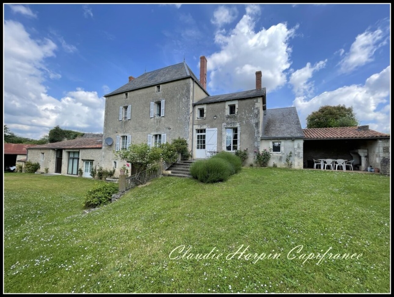 Photos 1 - Prestige - Dpt Deux Sèvres (79), à vendre proche de THENEZAY - PRESSIGNY : propriété P9 - 306 m² - terrain 8476 m²