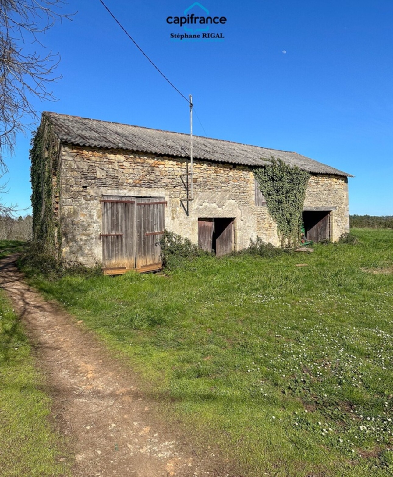 Photos 2 - Touristique - Dpt Lot (46), à vendre FRAYSSINET LE GELAT grange en pierre de 84m2 Terrain de 10000 m2