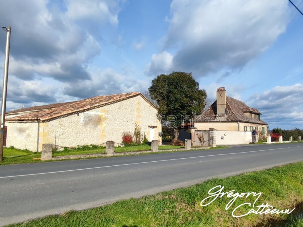 Photos 2 - Touristique - Dpt Dordogne (24), à vendre proche de BERGERAC belle propriété de 323 m2 plus parts social de la société