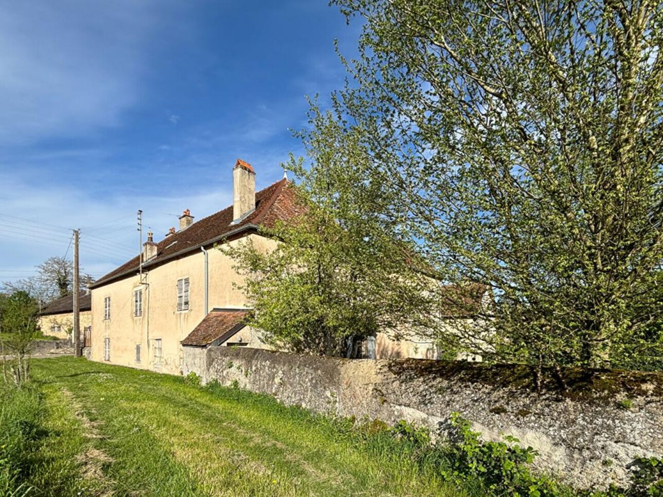 Photos 16 - Équestre - Maison de maître à restaurer proche de Dole