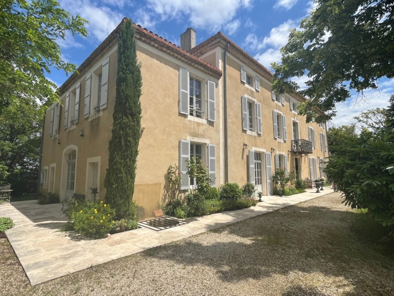 Photos 1 - Prestige - Dpt  (32) : ELEGANT CHATEAU XIX, bases médievales avec douves, piscine  sur 9100m2 jardin clos, SANS TRAVAUX