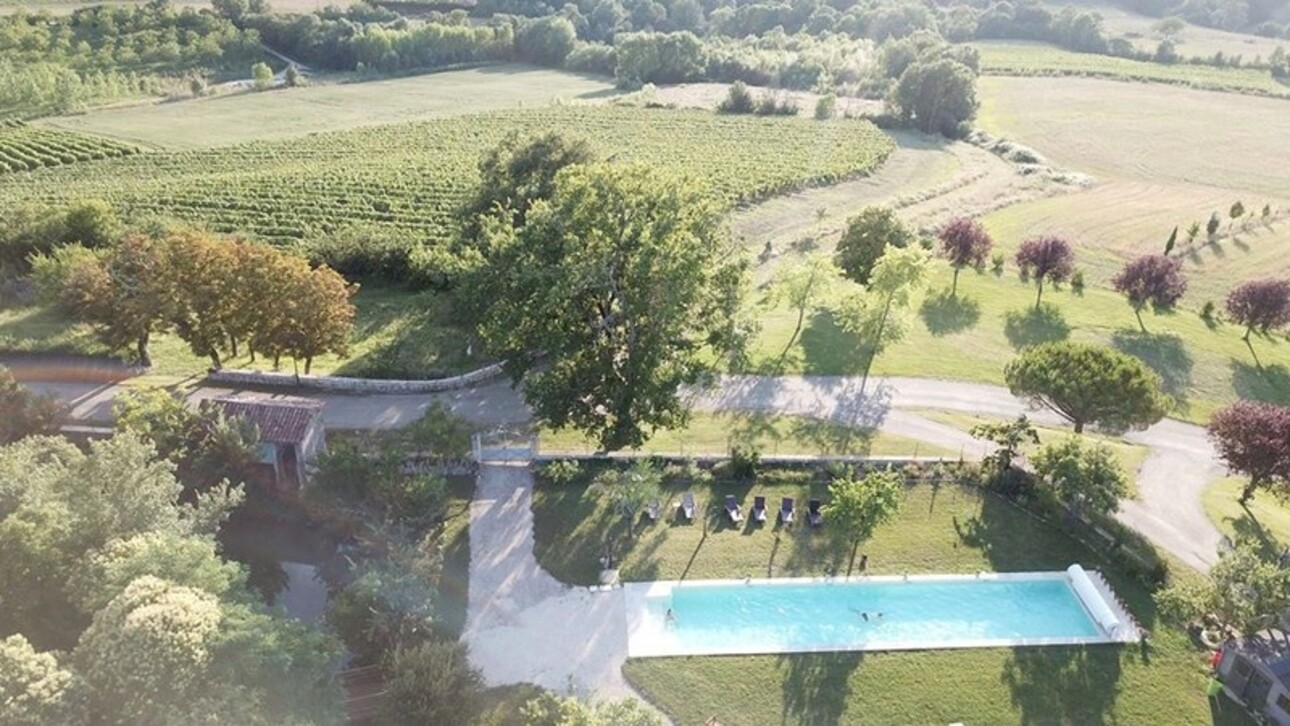 Photos 15 - Prestige - Dpt  (32) : ELEGANT CHATEAU XIX, bases médievales avec douves, piscine  sur 9100m2 jardin clos, SANS TRAVAUX