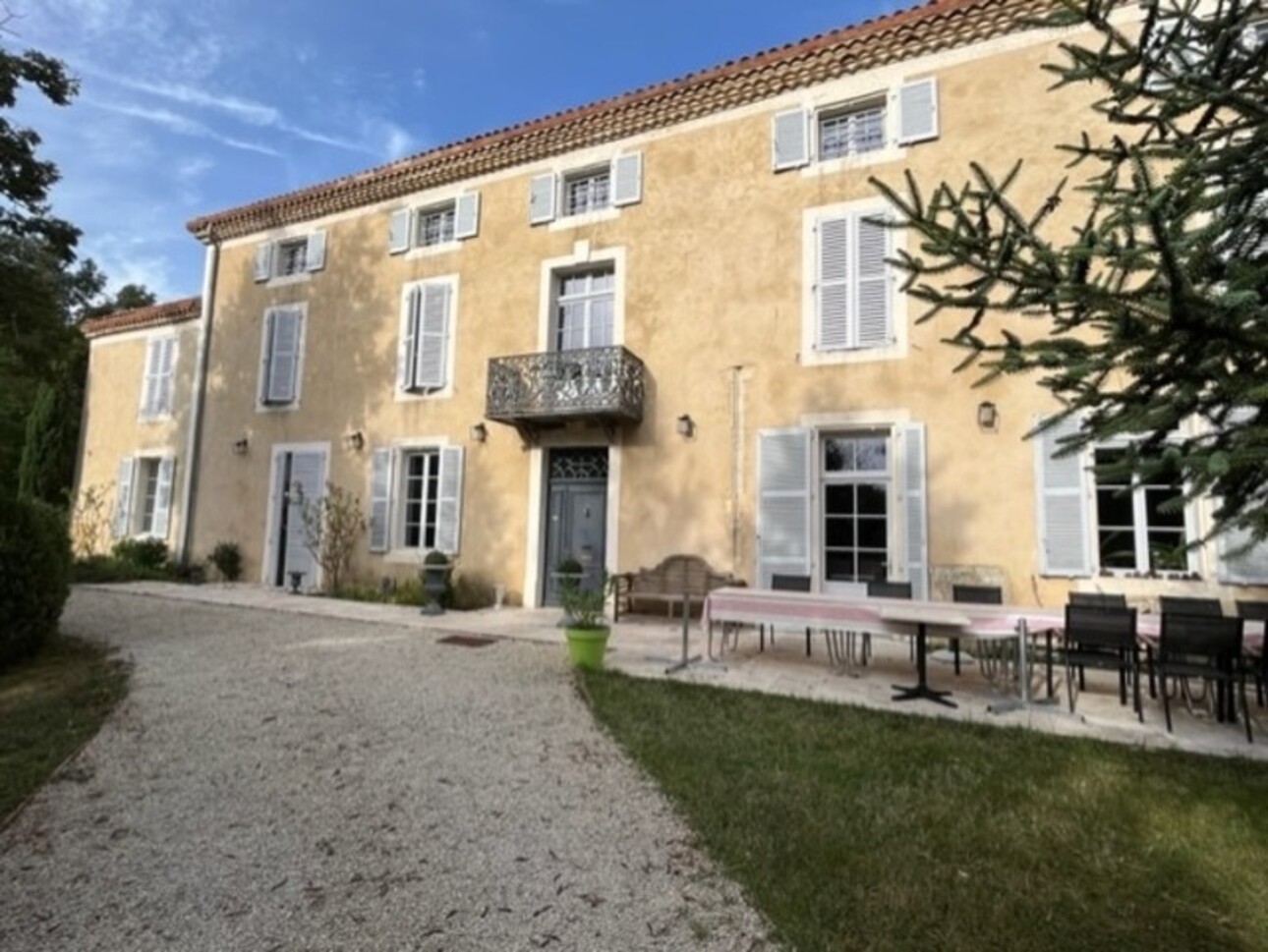 Photos 26 - Prestige - Dpt  (32) : ELEGANT CHATEAU XIX, bases médievales avec douves, piscine  sur 9100m2 jardin clos, SANS TRAVAUX