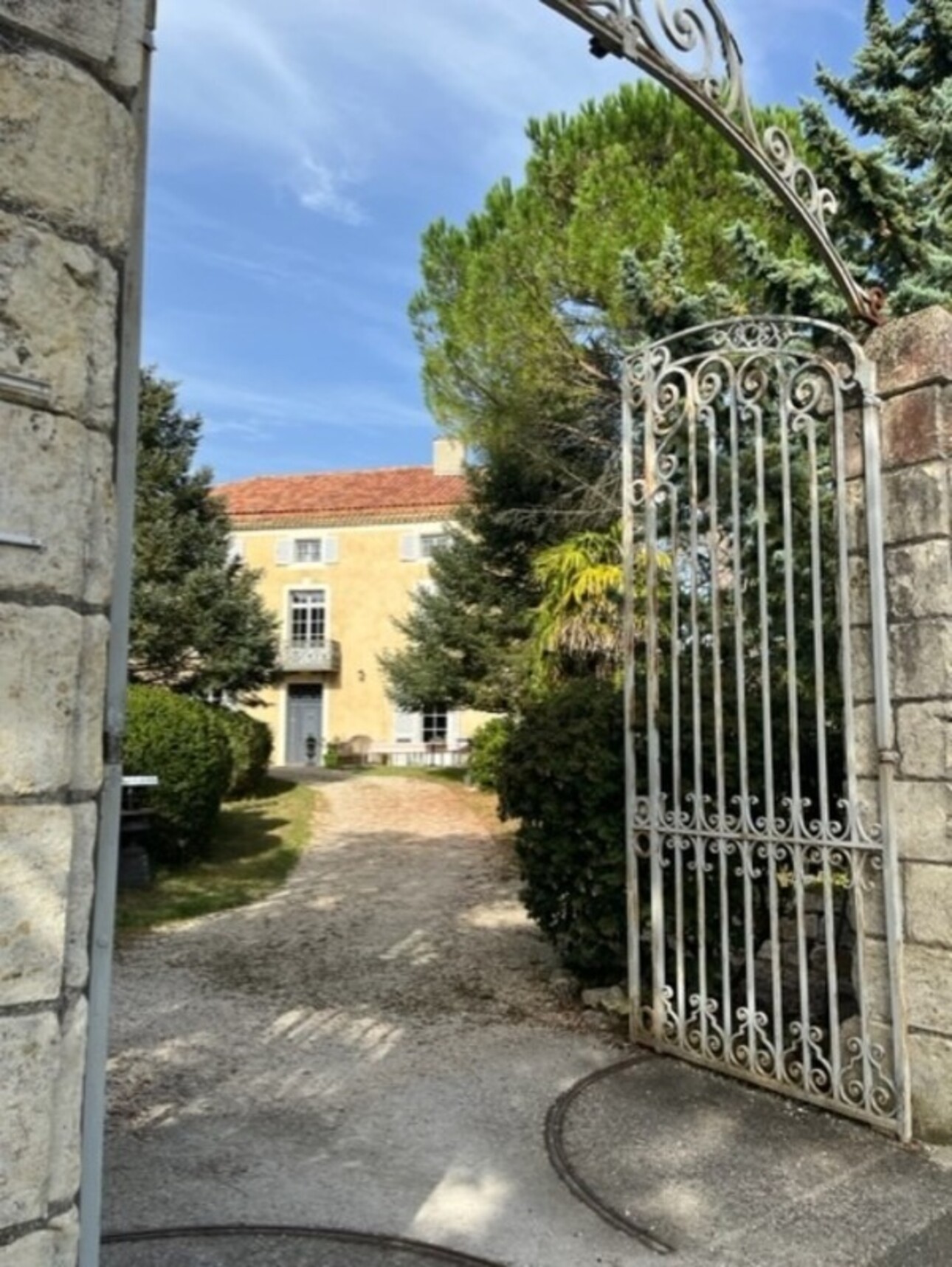 Photos 28 - Prestige - Dpt  (32) : ELEGANT CHATEAU XIX, bases médievales avec douves, piscine  sur 9100m2 jardin clos, SANS TRAVAUX