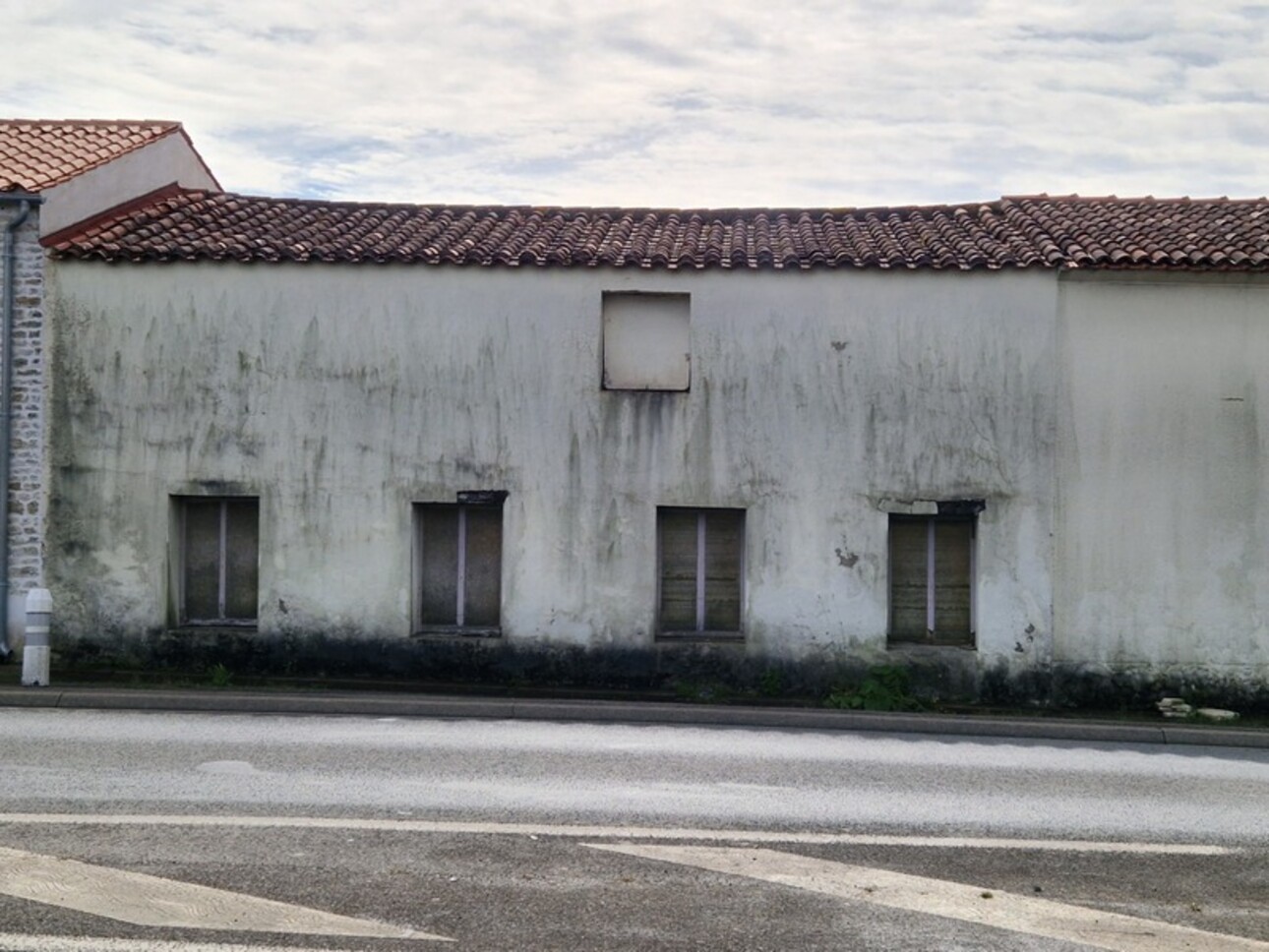 Photos 1 - Touristique - Dpt Vendée (85), à vendre SAINTE GEMME LA PLAINE maison P1