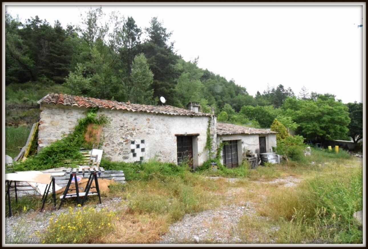 Photos 8 - Touristique - CASTELLANE propriété avec deux habitations deux hangar et 5 Ha de terrain visite Mardi 20 Aout 16 h