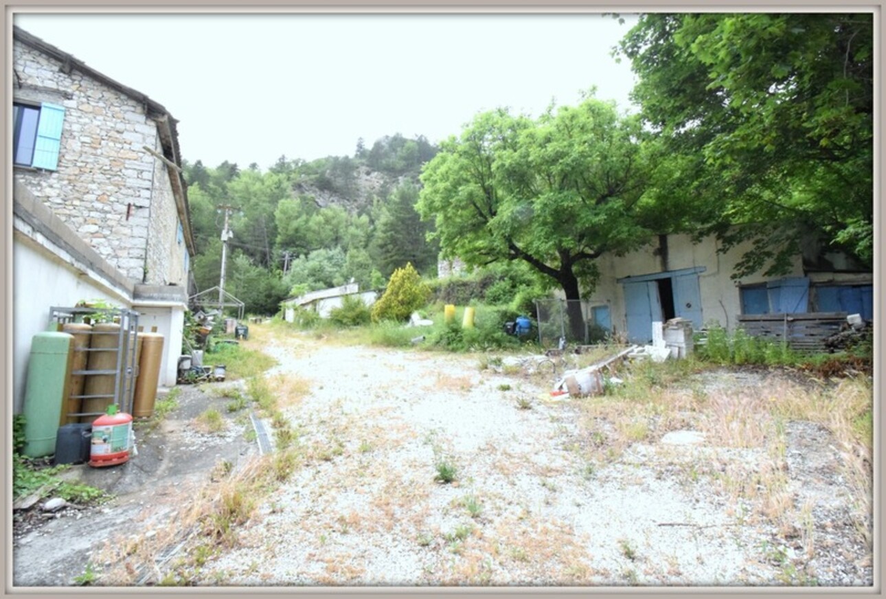 Photos 9 - Tourist - CASTELLANE propriété avec deux habitations deux hangar et 5 Ha de terrain visite Mardi 20 Aout 16 h