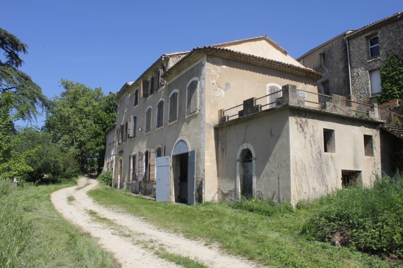 Photos 4 - Prestigious - Dpt Vaucluse (84), for sale SAIGNON Historic Castle to Renovate