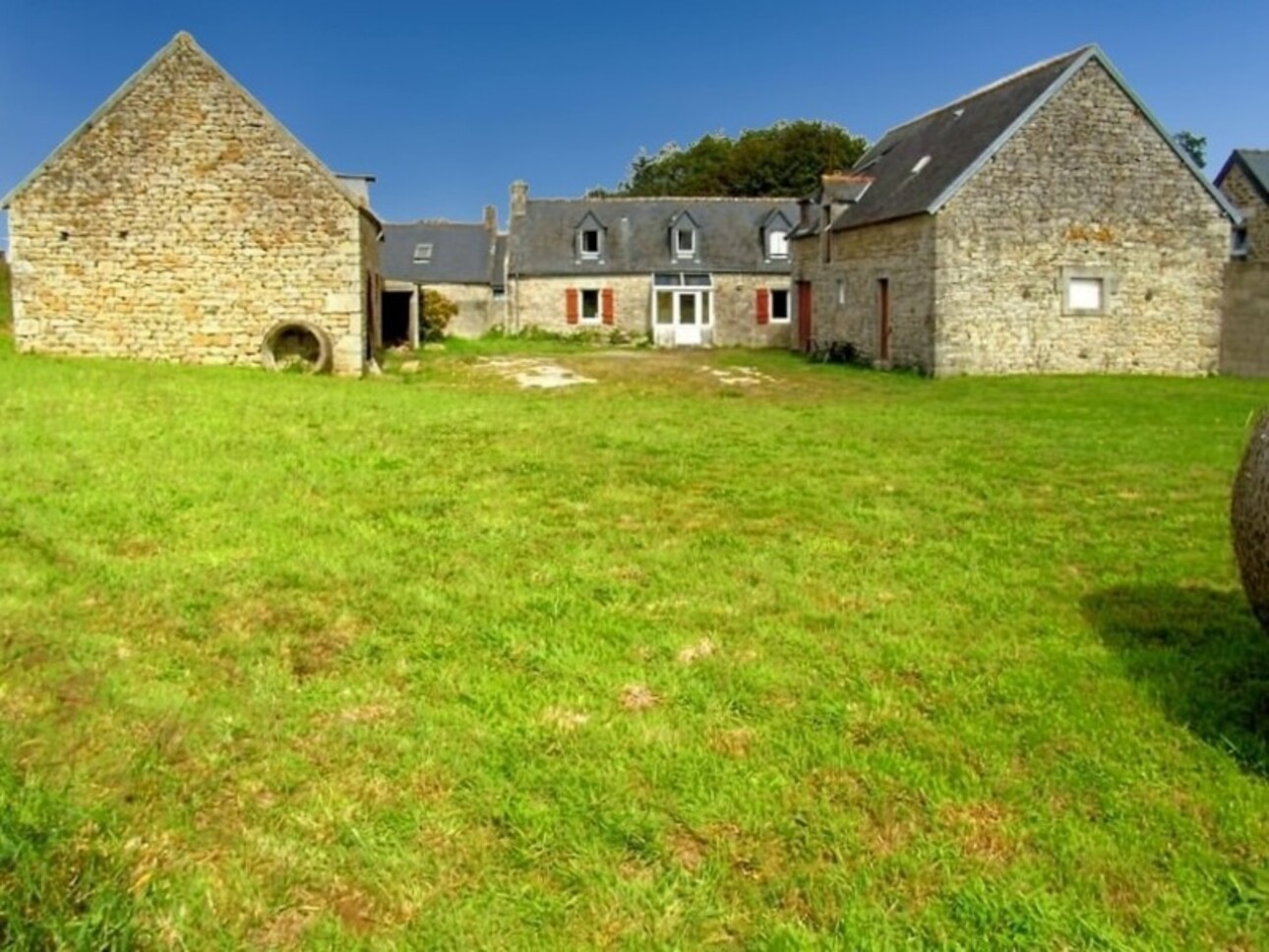 Photos 1 - Touristique - Dpt Finistère (29), à vendre COMBRIT propriété P4 de 280 m²  avec granges- Terrain de 1 166 m²