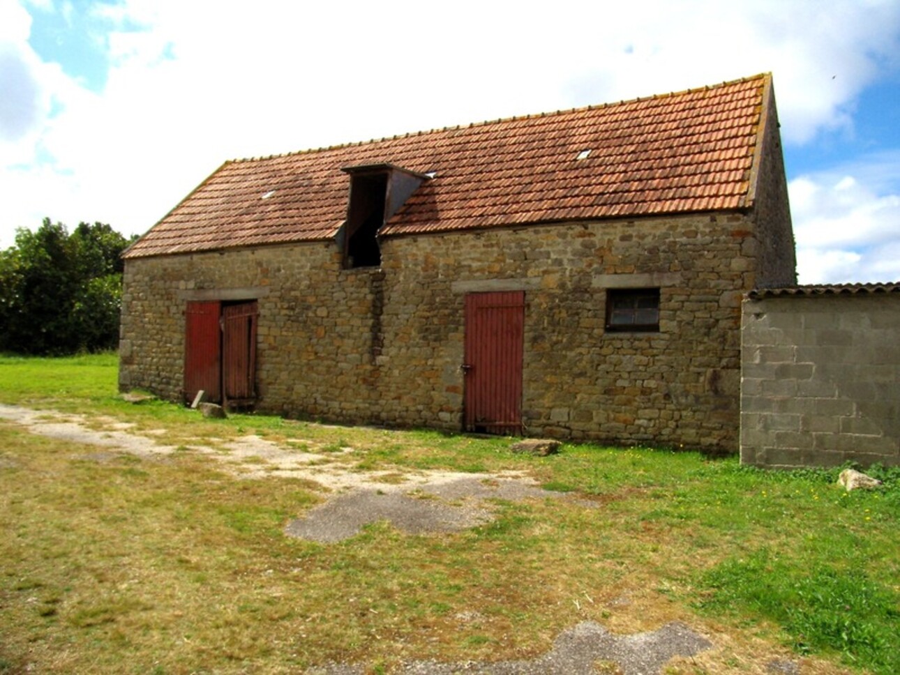 Photos 3 - Touristique - Dpt Finistère (29), à vendre COMBRIT propriété P4 de 280 m²  avec granges- Terrain de 1 166 m²