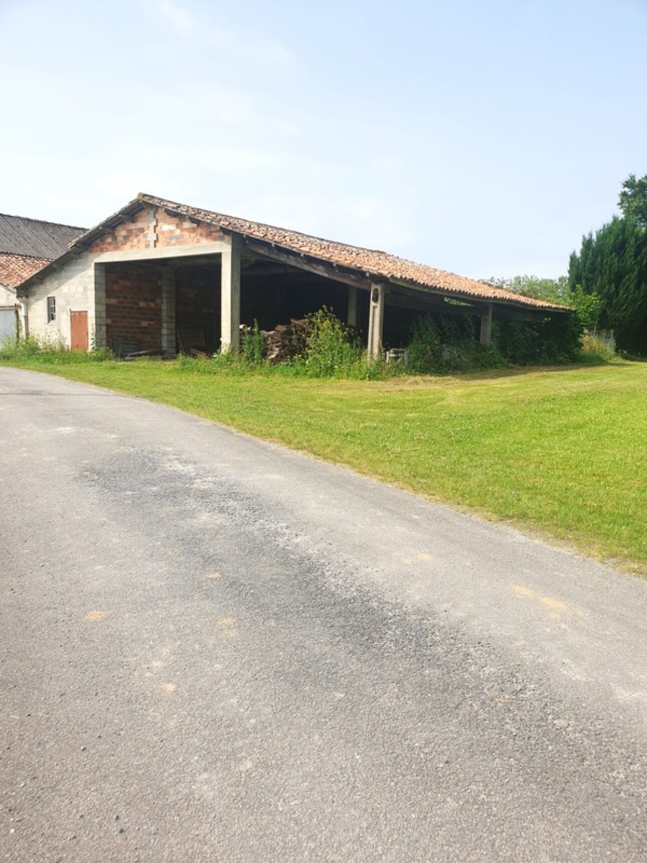 Photos 10 - Tourist - Dpt Charente (16), for sale near BARBEZIEUX Charming Barn 180 m² to Renovate with Potential