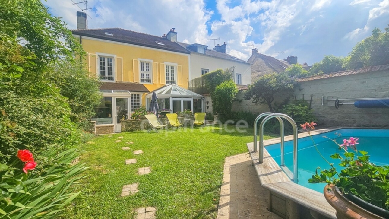 Photos 1 - Prestige - Dpt Essonne (91), à vendre ETAMPES, belle maison de maître de 9 pièces avec piscine et garage double