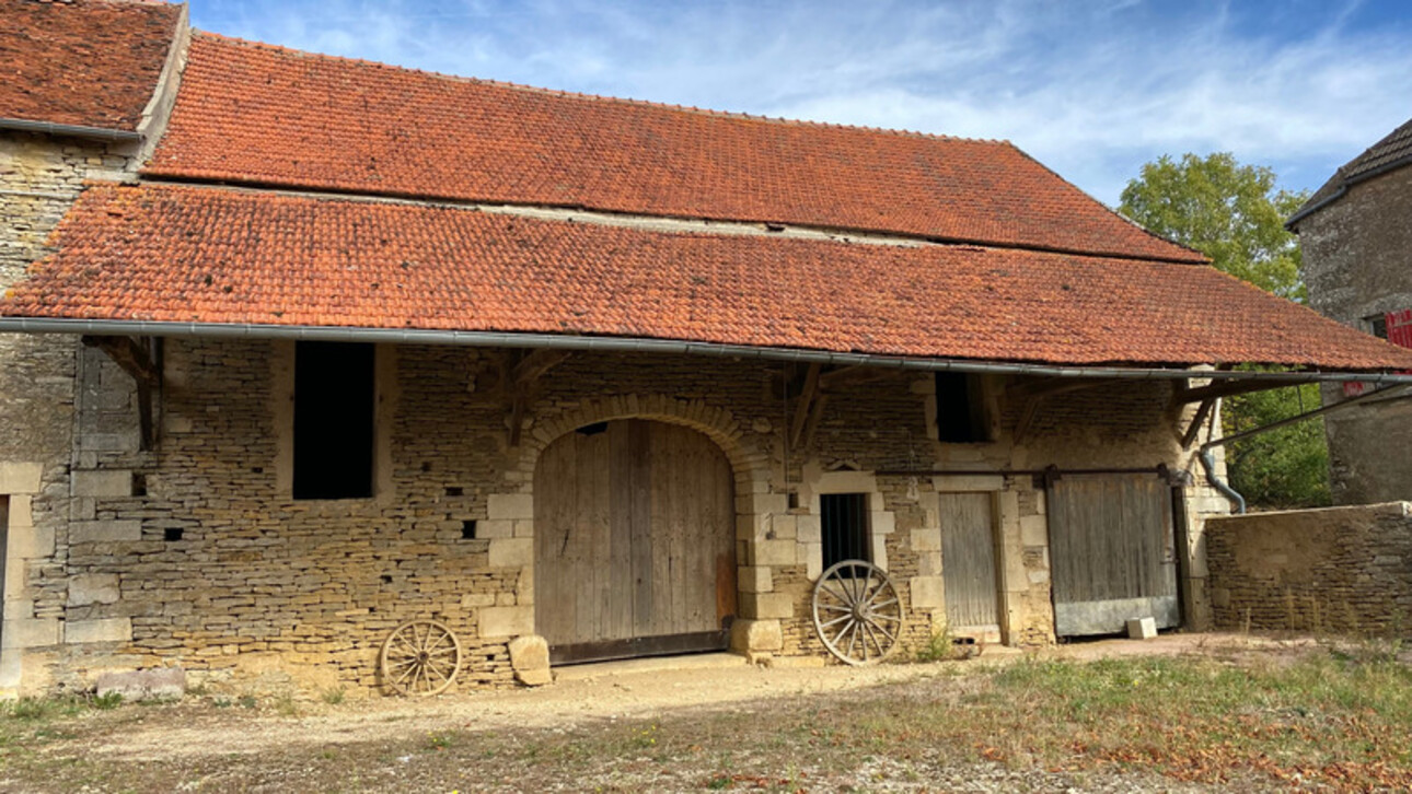 Photos 1 - Touristique - Dpt Côte d'Or (21), à vendre FAIN LES MOUTIERS, Ancien corps de Ferme - 4 chambres - 3 granges - Jardin