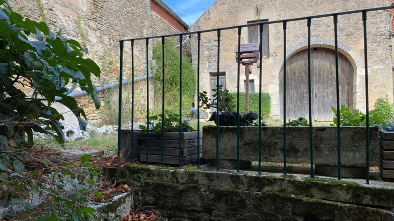 Photos 14 - Touristique - Dpt Côte d'Or (21), à vendre FAIN LES MOUTIERS, Ancien corps de Ferme - 4 chambres - 3 granges - Jardin