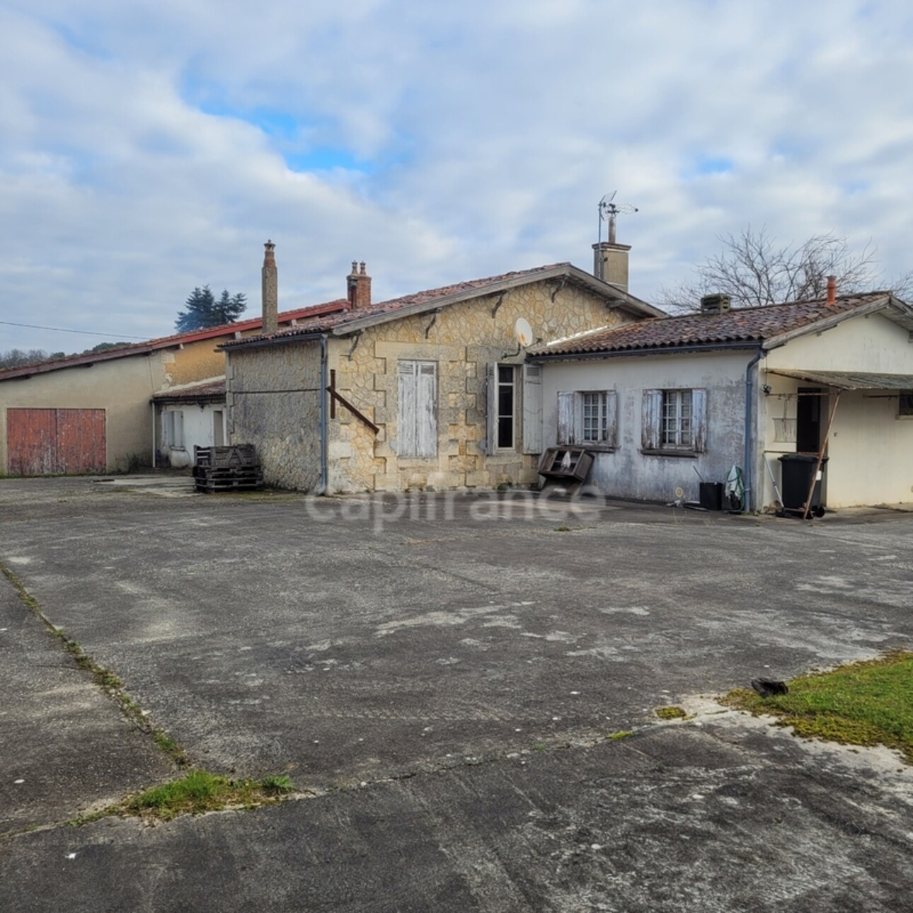 Photos 2 - Tourist - Dpt Gironde (33), à vendre SAINT SAUVEUR propriete avec nombreuses dépendances